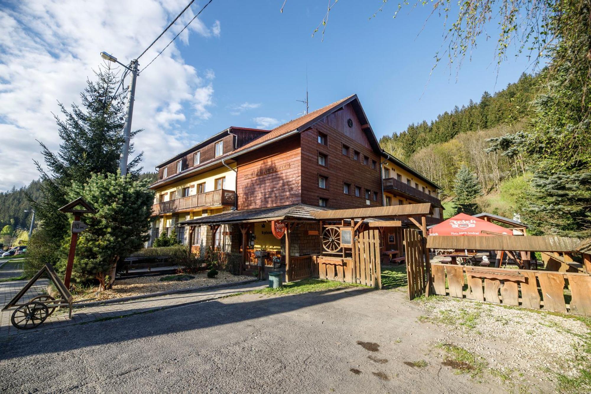 Horsky Hotel Kycerka Velké Karlovice Exterior foto